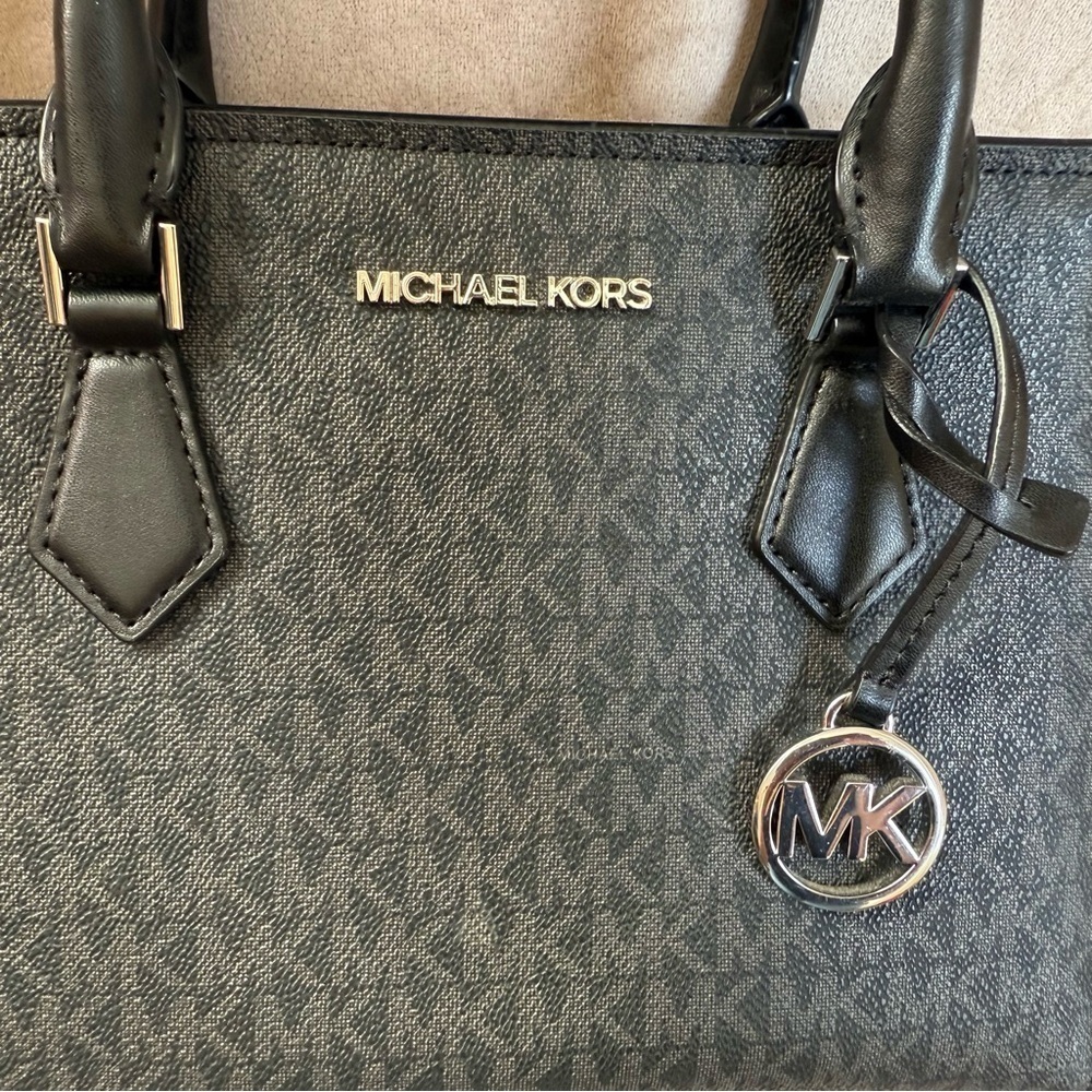 Excellent condition Small Michael Kors Hope Logo and Leather Satchel - Picture 11 of 11